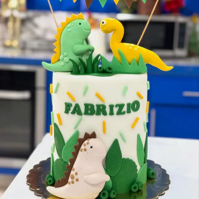 Pastel infantil de dinosaurios